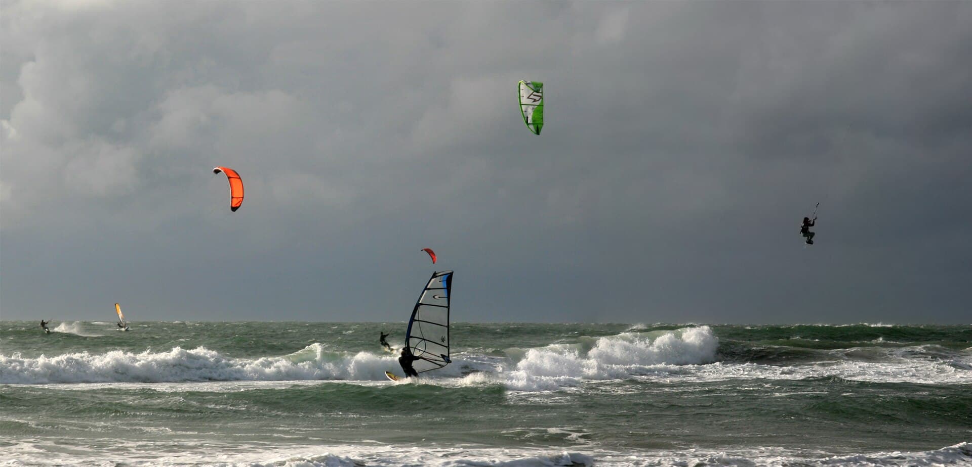 w:kitesurfing and w:windsurfing at Ocean Beach in San Francisco